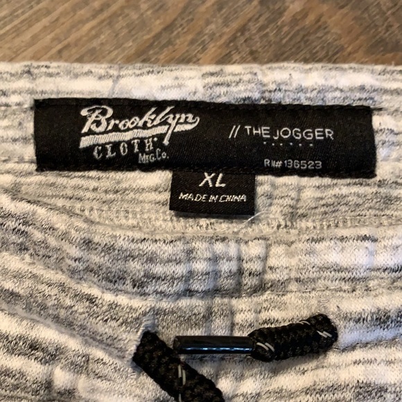 Brooklyn Joggers w/ Zipper Pockets - Picture 4 of 4